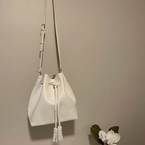 White bucket crossbody